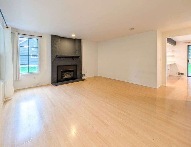 Photo - 115 E Jonathan Rd