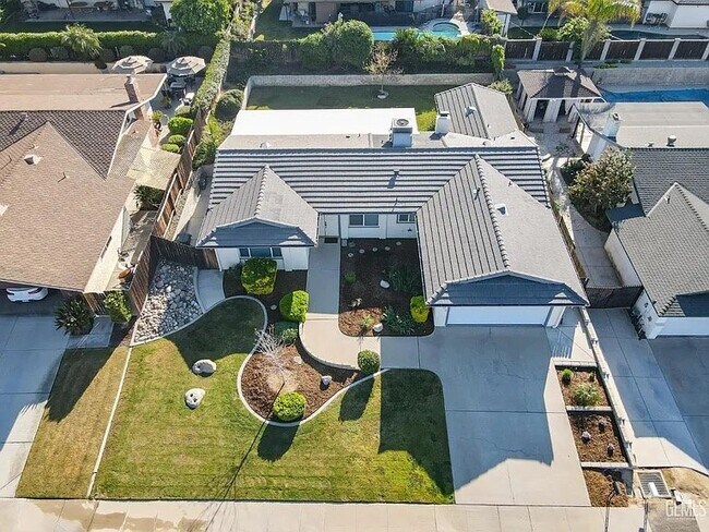 Building Photo - 2705 Parkfield Ct
