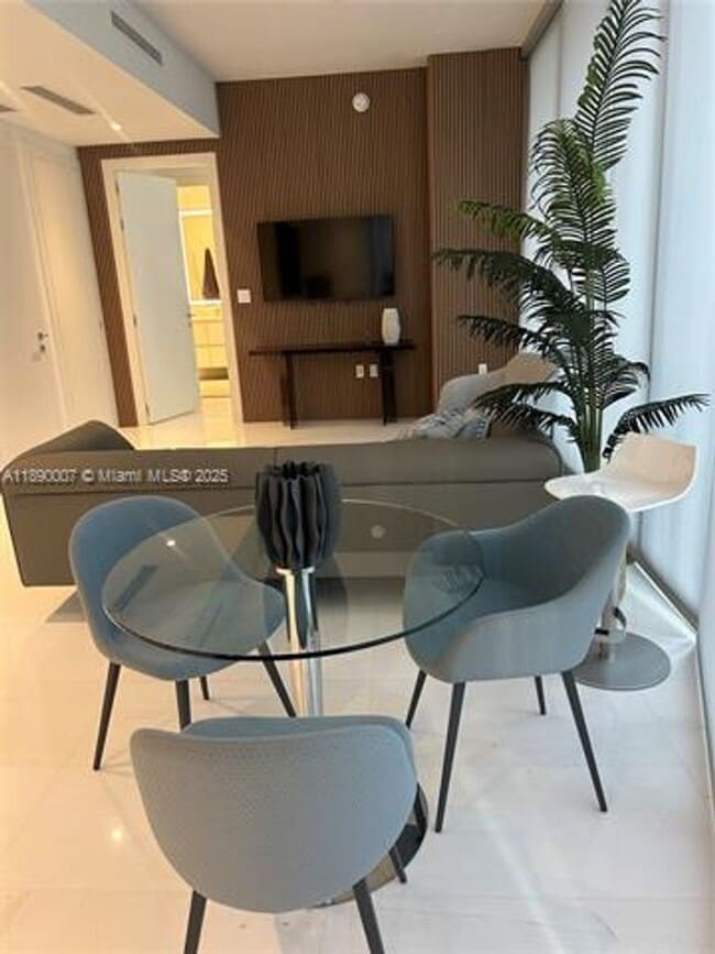 Photo - 300 Biscayne Blvd Way Unidad 300 Biscayne Blvd Way 906