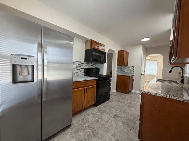 Photo - 1822 W 187th St