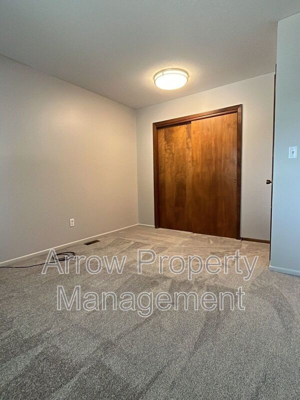 Photo - 1925 Manor Ct