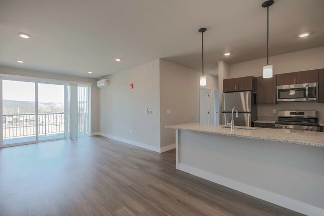2BR, 1BA - 1013SF - Living/Dining Room