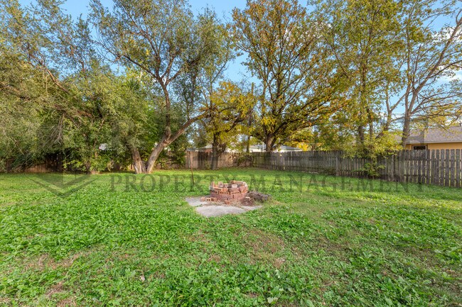 Photo - 612 N Custer St