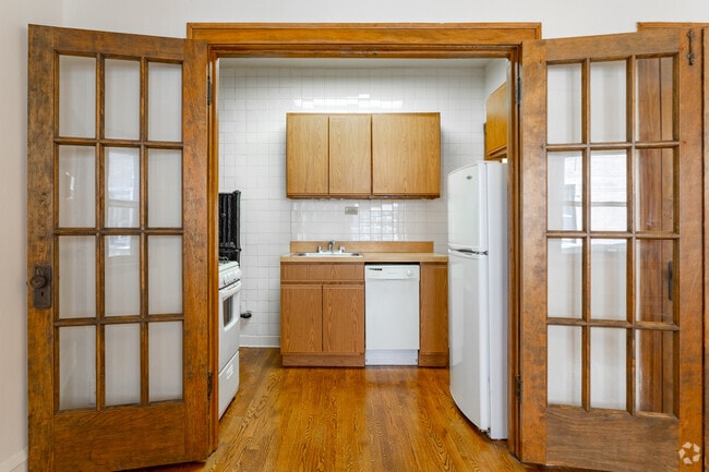 1BR, 1BA - 500SF - 2339 N. Geneva