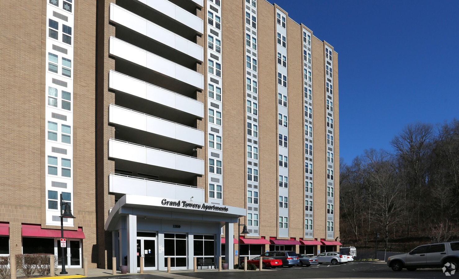 Photo - Grand Towers Apartments