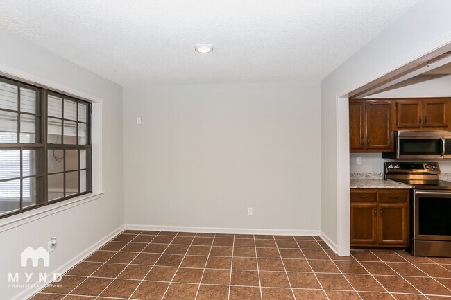 Photo - 6827 Starkenburg Ln