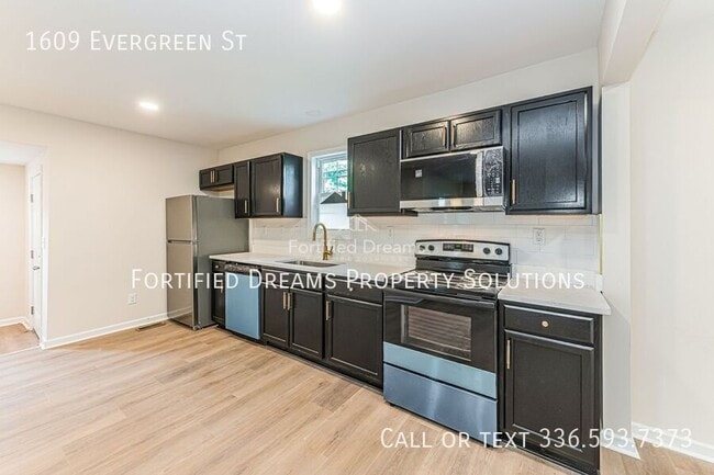 Photo - 1609 Evergreen St