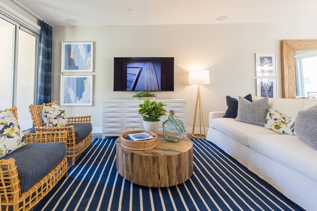 Photo - Paxton Calabasas