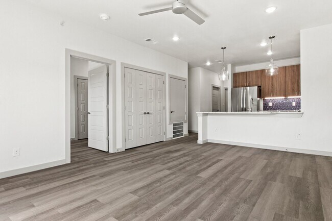 Photo - 3141 Waits Ave Unidad 301