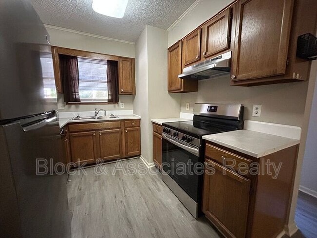 Photo - 802 Timberline Dr SE