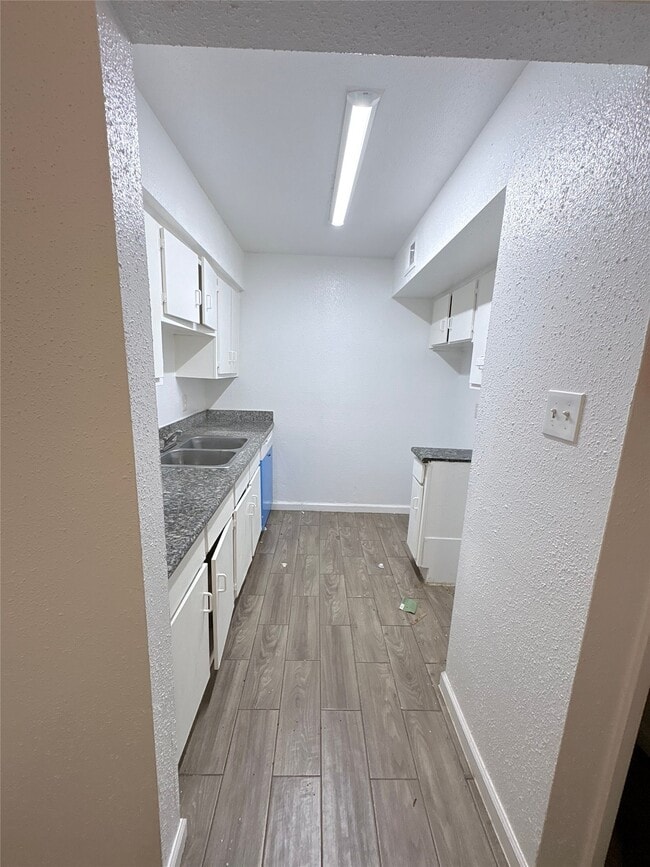 Photo - 5625 Antoine Dr Unit 1005