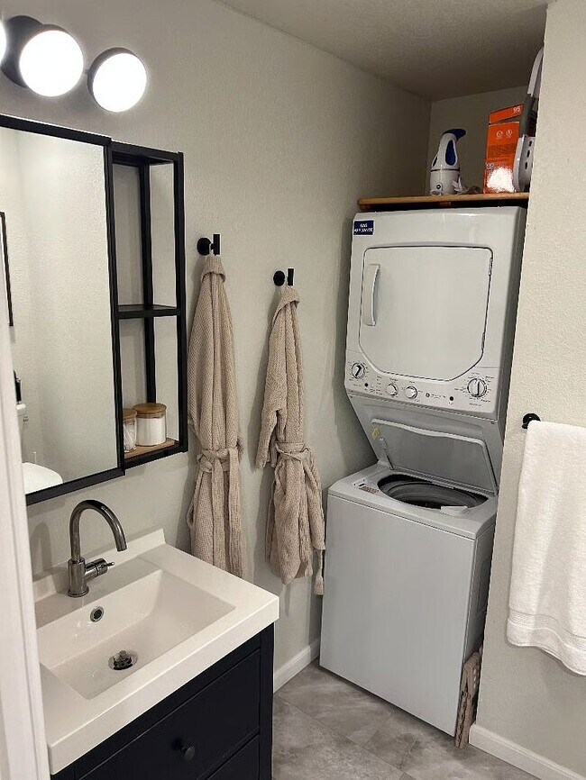 185 SW Alder Ave Unit Fort Stevens Hideaway