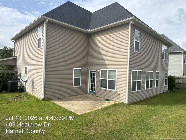 Photo - 395 Heathrow Dr