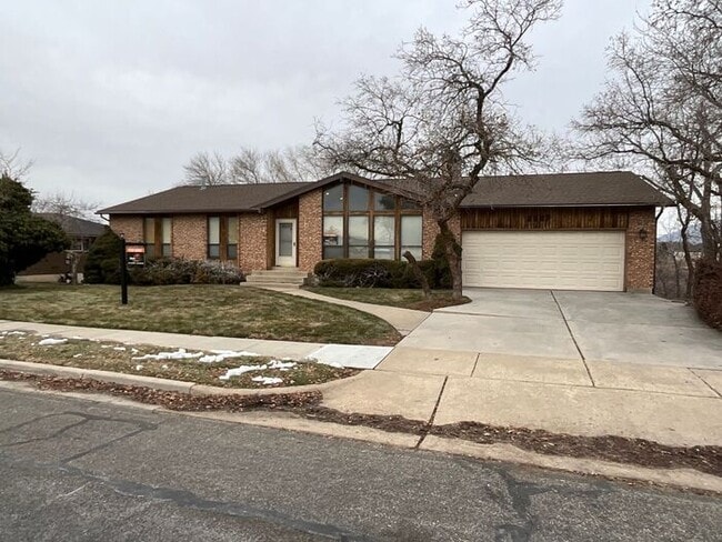 Photo - 5 bedroom 3 bath Home 2 car garage- Small dog friendly