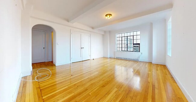 Photo - 122 W 13th St Apartments Unit 9