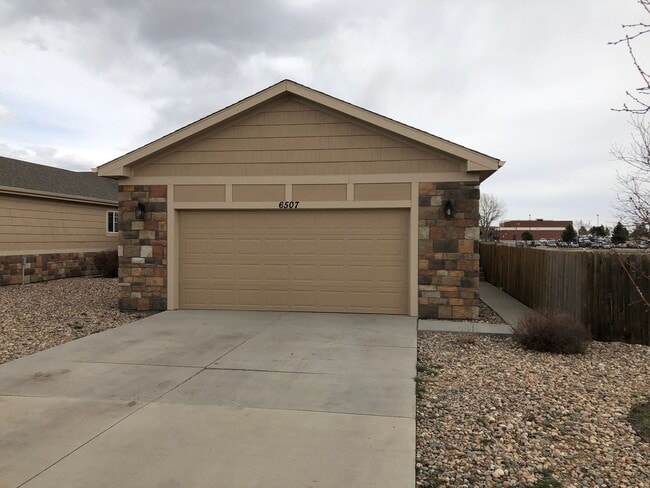 Building Photo - Ranch-Style 3BD Duplex featuring One-Level Living in Falcon! - Security Deposit Waiver Available