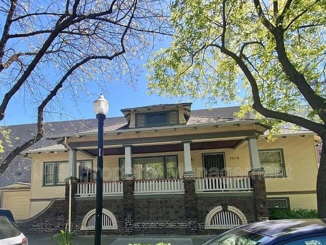 Building Photo - 1015 27th St