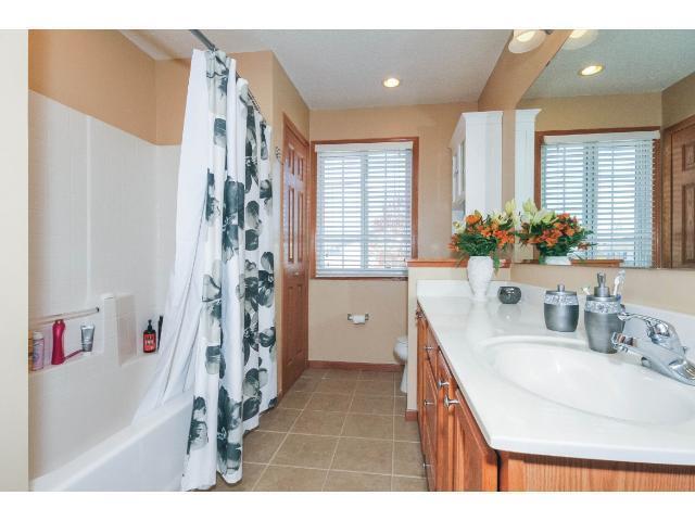 Photo - Updated end unit townhome in Shakopee *3 B...