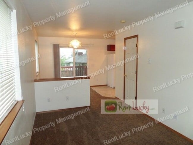 Photo - Fabulous 2 Bedroom Townhome With Attached Garage in Great RENTON Location!