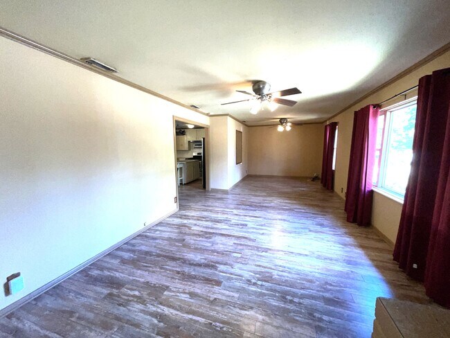 Photo - 2015 E 5th St