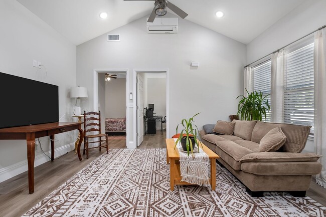 Photo - 15 Arapaho Trail