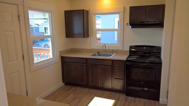 Photo - 4550 Lakeshore Blvd