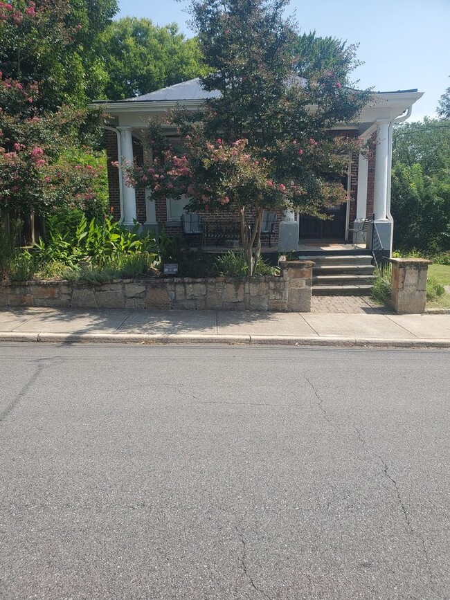 Photo - 407 Chestnut St