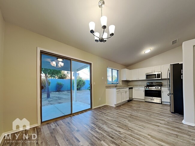 10740 W Mountain View Dr