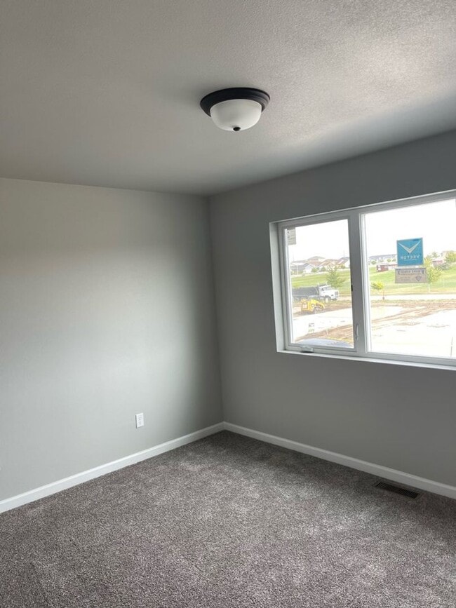 Photo - Spacious 3-bed 2.5 Bath - First Month Free!