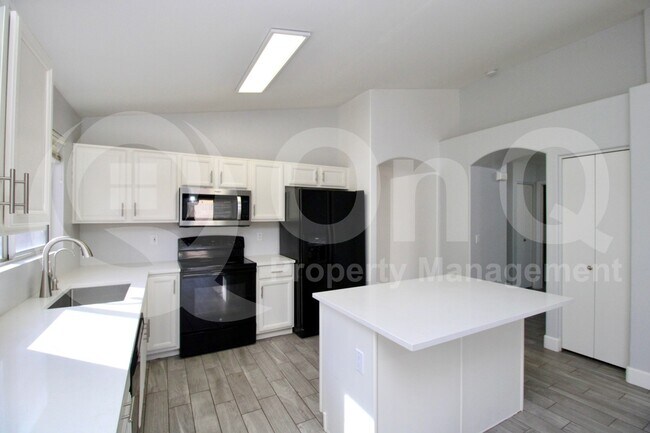 Photo - 208 W Jasper Dr