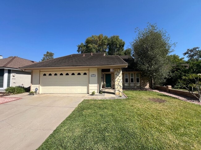 Building Photo - Lake Forest House with 4 bed 2 bath plus loft