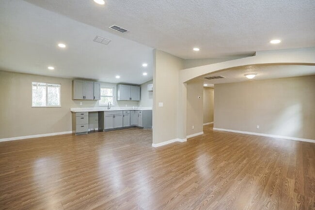 Photo - "Charming 3-Bed Sanctuary with Scenic Views in Floral City - 1608 Sq Ft of Comfort!"