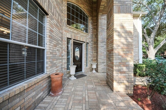 Photo - 4422 Roundtree Ln