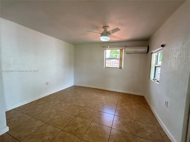 Photo - 4221 SW 36th St Unit back