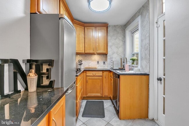 Photo - 1830 Manning St