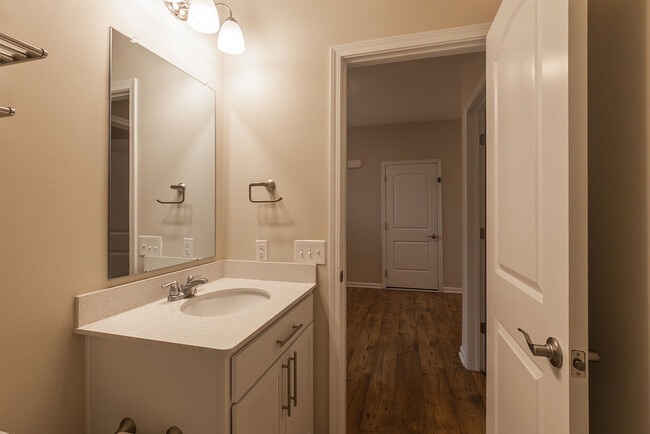 Photo - 279 Mannaseh Dr W