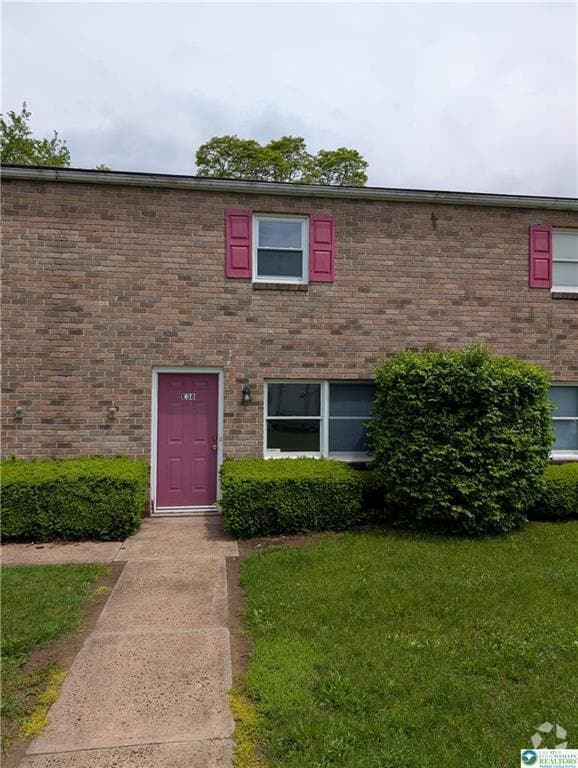 Building Photo - 121 E Hillcrest Ln Rental