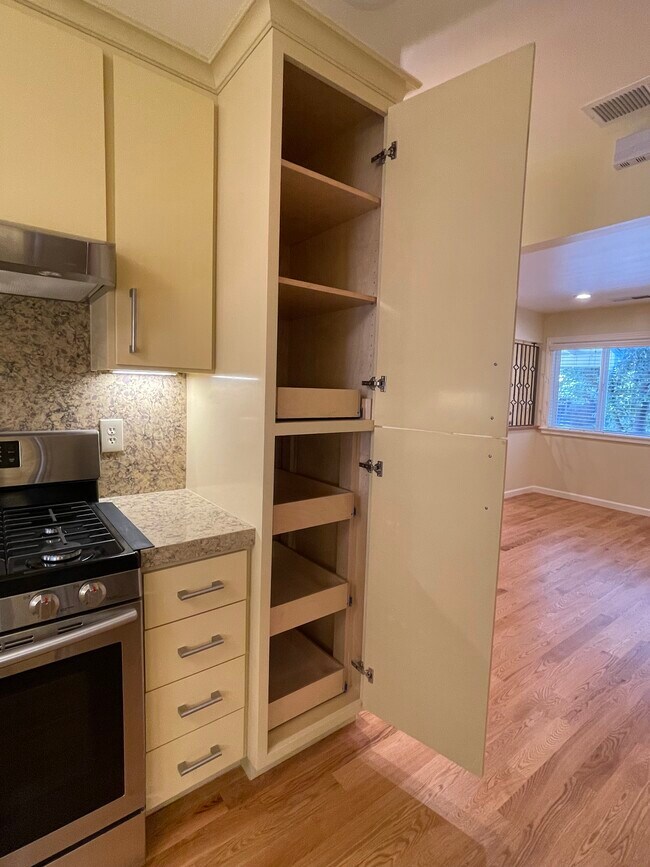 Pantry - 727 Laurel St