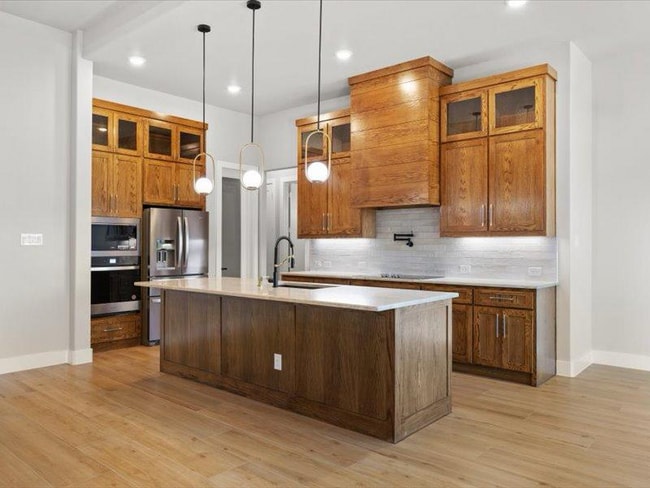 Photo - 8101 Oak Hollow Dr