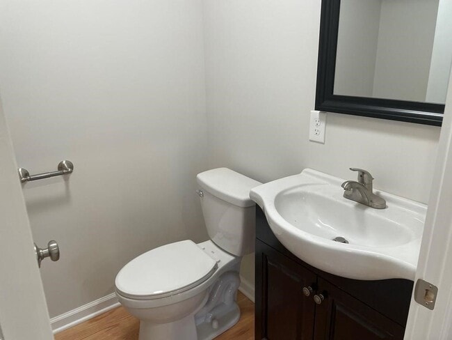 Photo - 176 Baker St