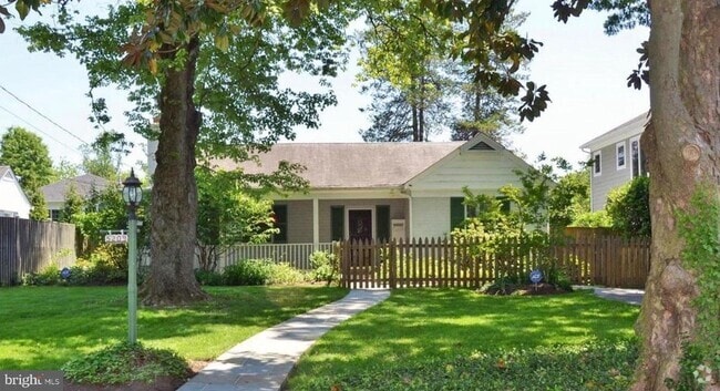 Building Photo - 5209 Sangamore Rd Rental