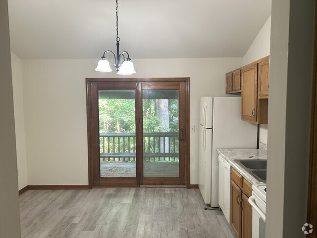 Building Photo - 3011 Lone Pine Rd Unit D Rental