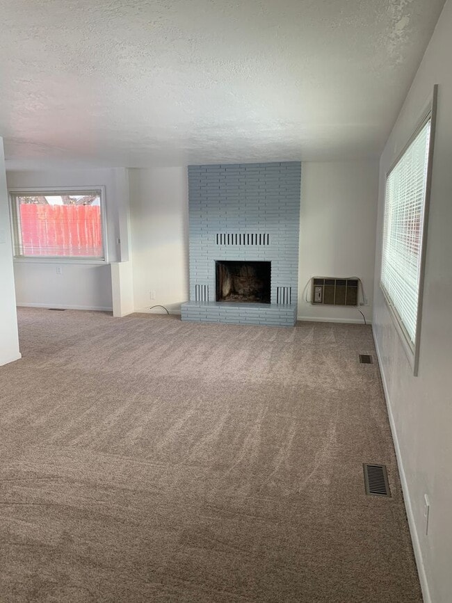 Photo - 3 Bedroom, 1.5 Bath House in Pacific Terrace neighborhood