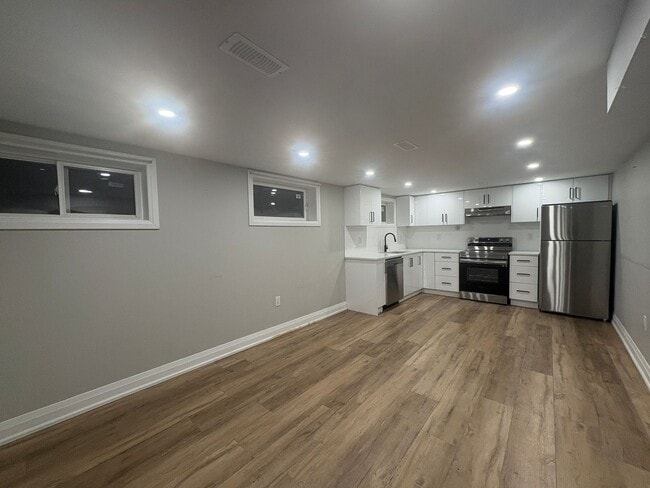 Building Photo - 3 Bed Basement in Hamilton Unit Basement