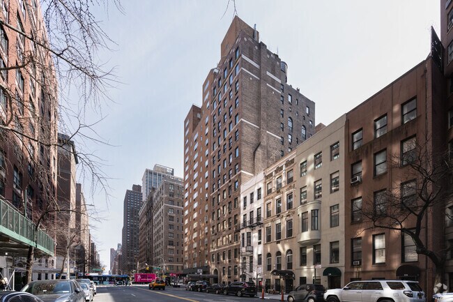 Photo - 132-134 E 72nd St