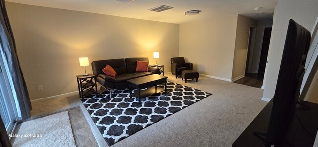 Building Photo - 14423 Hamletville St Unit Basement Loft