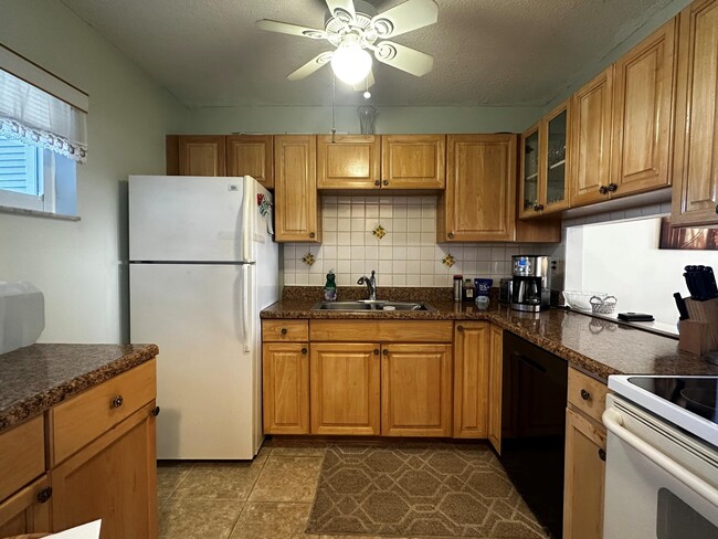 Building Photo - 2566 Garden Dr S Unit 206 Rental