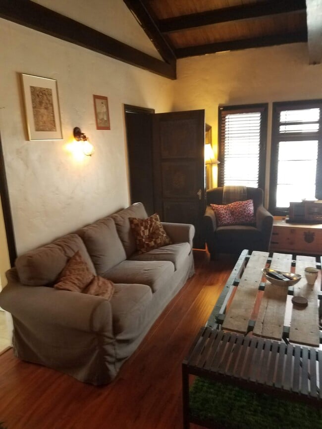 Photo - 1847 S Rimpau Blvd Unidad 1847