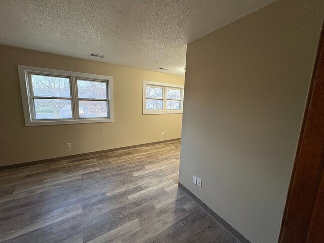 Photo - 1 Bed 1 Bath Remodeled! Near K-State!
