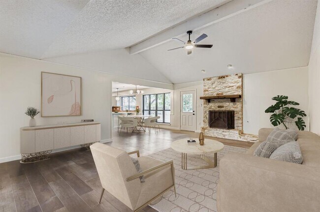 Photo - 521 Dennis Dr